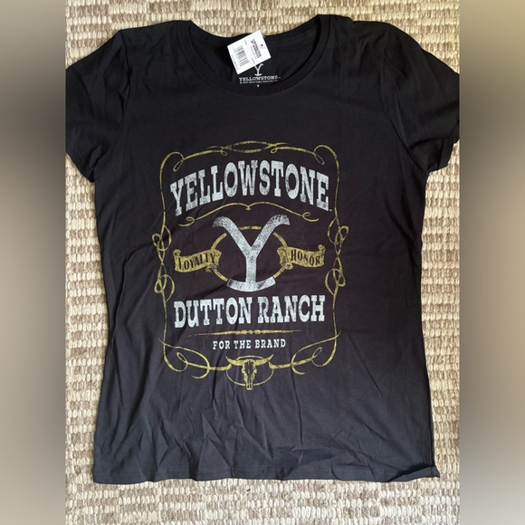 Yellowstone Dutton Ranch Graphic Tee NWT LARGE - Picture 2 of 4